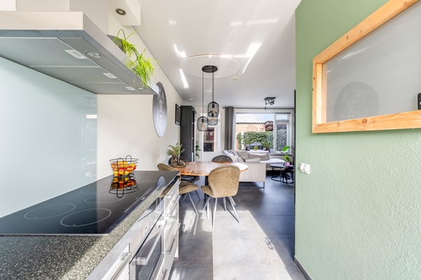 Foto - Te koop:  Verzorgde tussenwoning in Fijnaart!